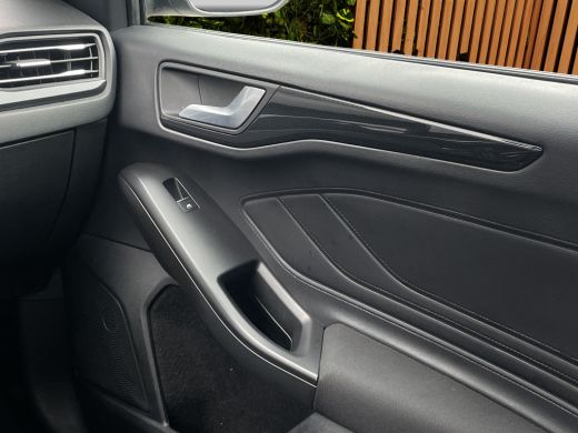 Ford Focus 1.0 EcoBoost Hybrid ST-Line Cruise | Stoel- stuurverw. | PDC | LED  | Navigatie | 17 Inch | Carplay ActivLease financial lease