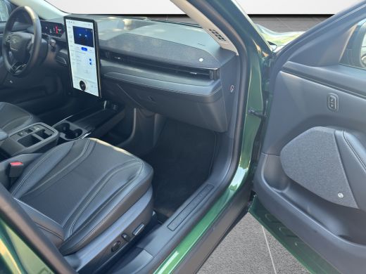 Ford Mustang Mach-E Mach-E Standard Range 73 kWh 268pk | pano | technology pack | Winterpack | ActivLease financial lease