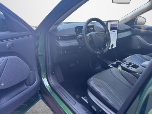 Ford Mustang Mach-E Mach-E Standard Range 73 kWh 268pk | pano | technology pack | Winterpack | ActivLease financial lease