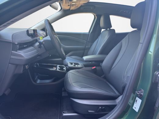 Ford Mustang Mach-E Mach-E Standard Range 73 kWh 268pk | pano | technology pack | Winterpack | ActivLease financial lease