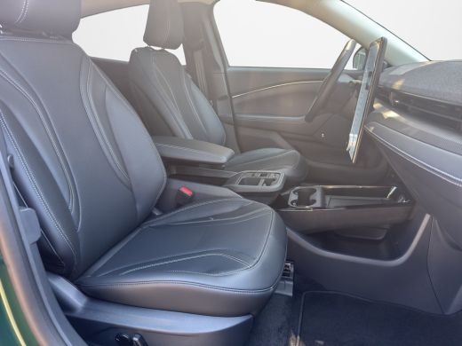 Ford Mustang Mach-E Mach-E Standard Range 73 kWh 268pk | pano | technology pack | Winterpack | ActivLease financial lease