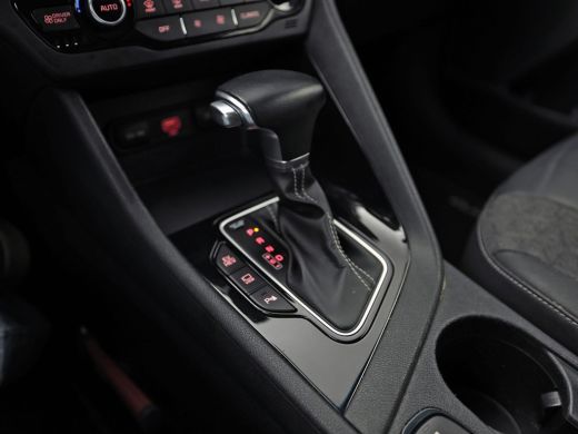 Kia Niro 1.6 GDi PHEV DynamicPlusLine Automaat (APPLE CARPLAY, GROOT NAVI, STUUR/STOELVERWARMING, CAMERA, ... ActivLease financial lease