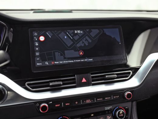 Kia Niro 1.6 GDi PHEV DynamicPlusLine Automaat (APPLE CARPLAY, GROOT NAVI, STUUR/STOELVERWARMING, CAMERA, ... ActivLease financial lease