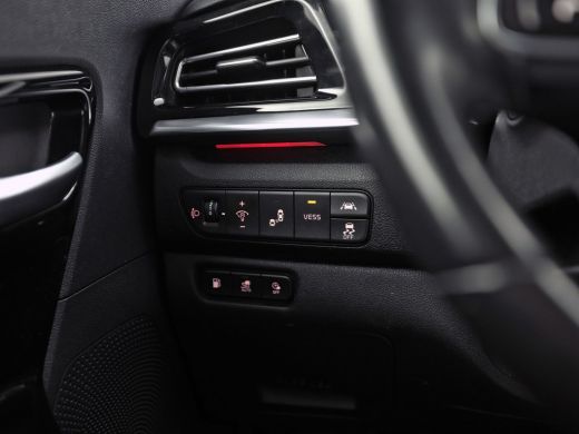 Kia Niro 1.6 GDi PHEV DynamicPlusLine Automaat (APPLE CARPLAY, GROOT NAVI, STUUR/STOELVERWARMING, CAMERA, ... ActivLease financial lease