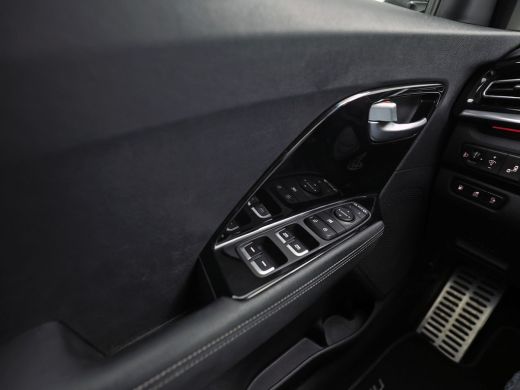 Kia Niro 1.6 GDi PHEV DynamicPlusLine Automaat (APPLE CARPLAY, GROOT NAVI, STUUR/STOELVERWARMING, CAMERA, ... ActivLease financial lease