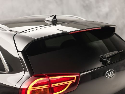 Kia Niro 1.6 GDi PHEV DynamicPlusLine Automaat (APPLE CARPLAY, GROOT NAVI, STUUR/STOELVERWARMING, CAMERA, ... ActivLease financial lease