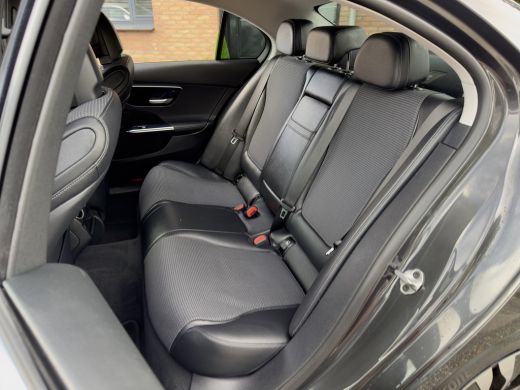 Mercedes-Benz C-Klasse 180 AUT9 LUXURY-LINE LEDER NAVI CAMERA DIGI-DASH APPLE-CARPLAY LED LMV PDC ActivLease financial lease