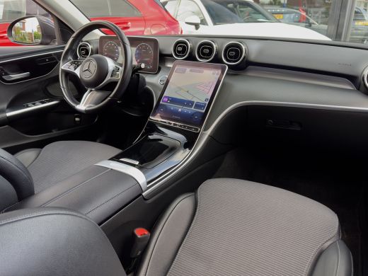 Mercedes-Benz C-Klasse 180 AUT9 LUXURY-LINE LEDER NAVI CAMERA DIGI-DASH APPLE-CARPLAY LED LMV PDC ActivLease financial lease