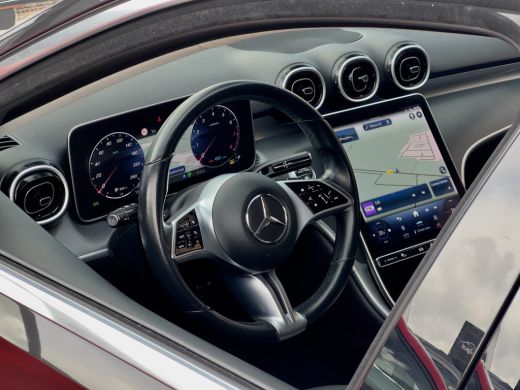 Mercedes-Benz C-Klasse 180 AUT9 LUXURY-LINE LEDER NAVI CAMERA DIGI-DASH APPLE-CARPLAY LED LMV PDC ActivLease financial lease