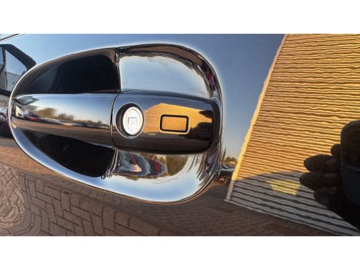 Mercedes-Benz EQV 300 L3 90KWH 204PK AVANTGARDE AMG NAVI / LEDER / CLIMA / FULL-LED / PDC / CAMERA / 18" LMV / KEYL... ActivLease financial lease