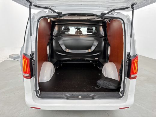 Mercedes-Benz eVito Lang 66 kWh DC 266km WLTP Dubbele cabine Led Schuifdeur L+R 5-zitplaatsen Navigatie Camera Snelladen ActivLease financial lease