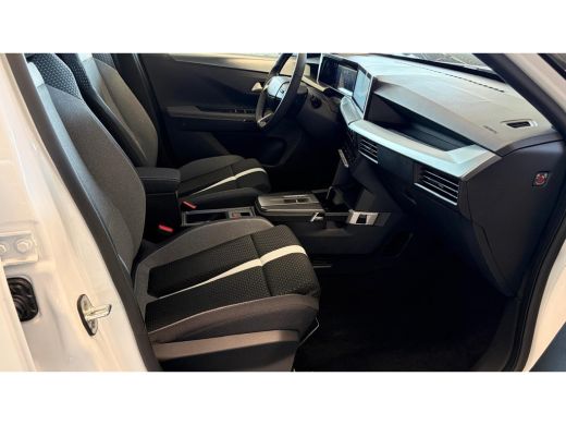 Opel Frontera GS | 17" Lichtmetalen velgen in Zwart met 215/60 R17 banden | Dode hoek waarschuwing | LED achter... ActivLease financial lease