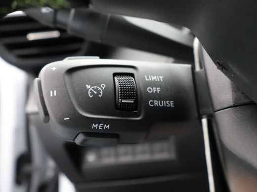 Peugeot 2008 1.2 Hybrid 145 GT | Camera Voor en Achter | Drive Assist | Adaptieve Cruise Control | Parkeersens... ActivLease financial lease