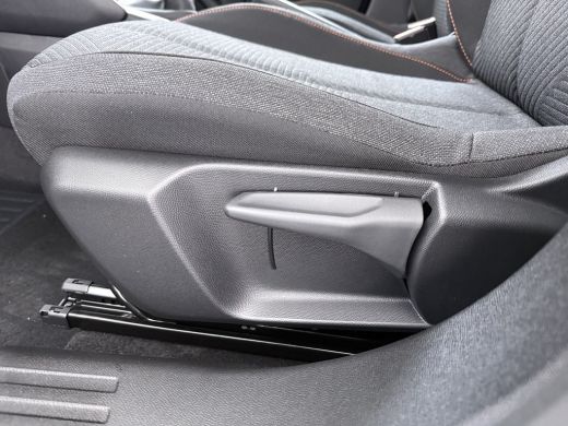Peugeot 2008 | Demo Deal | Business | 10" HD-touchscreen met PEUGEOT i-Connect&reg; Advanced Navigatie | Donkere h... ActivLease financial lease