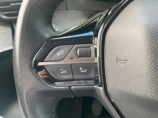 Peugeot 208 1.2 PureTech Allure Pack Airco | Camera | Cruise Control | DAB | Keyless | LMV 16" | Navi | PDC A... ActivLease financial lease