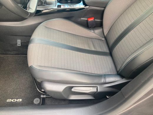 Peugeot 208 1.2 PureTech Allure Pack Airco | Camera | Cruise Control | DAB | Keyless | LMV 16" | Navi | PDC A... ActivLease financial lease