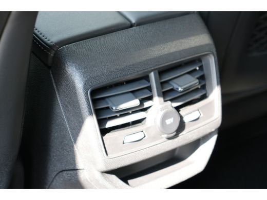 Peugeot 3008 1.6 HYbrid 225 Allure Pack Business | Navi | Camera | PDC V+A | Cruise control | Keyless entry | ... ActivLease financial lease