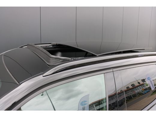 Peugeot e-2008 EV GT 50 kWh | Panorama schuif-/kanteldak | Voorstoelen verwarmd | Navi | Camera | Keyless entry/... ActivLease financial lease