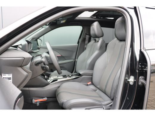 Peugeot e-2008 EV GT 50 kWh | Panorama schuif-/kanteldak | Voorstoelen verwarmd | Navi | Camera | Keyless entry/... ActivLease financial lease