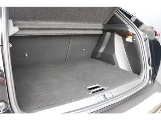 Peugeot e-2008 EV GT 50 kWh | Panorama schuif-/kanteldak | Voorstoelen verwarmd | Navi | Camera | Keyless entry/... ActivLease financial lease