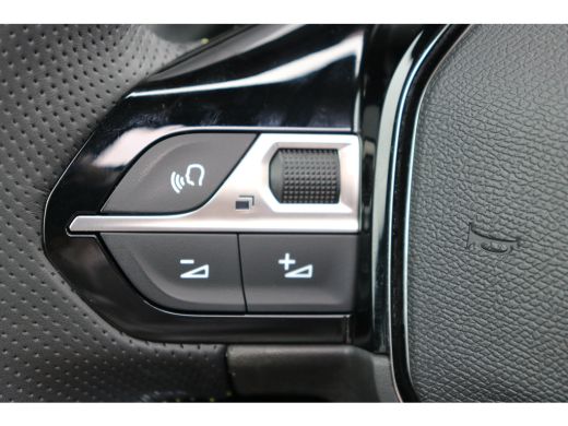 Peugeot e-2008 EV GT 50 kWh | Panorama schuif-/kanteldak | Voorstoelen verwarmd | Navi | Camera | Keyless entry/... ActivLease financial lease