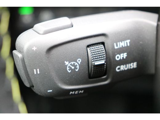 Peugeot e-2008 EV GT 50 kWh | Panorama schuif-/kanteldak | Voorstoelen verwarmd | Navi | Camera | Keyless entry/... ActivLease financial lease