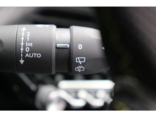 Peugeot e-2008 EV GT 50 kWh | Panorama schuif-/kanteldak | Voorstoelen verwarmd | Navi | Camera | Keyless entry/... ActivLease financial lease