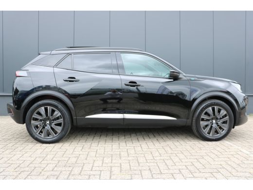 Peugeot e-2008 EV GT 50 kWh | Panorama schuif-/kanteldak | Voorstoelen verwarmd | Navi | Camera | Keyless entry/... ActivLease financial lease