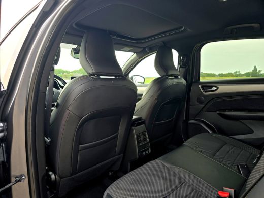 Renault Arkana 1.3 TCe - 140 Pk - AUTOMAAT - Panoramadak - ParkeerCamera ActivLease financial lease
