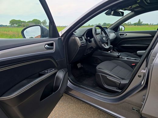 Renault Arkana 1.3 TCe - 140 Pk - AUTOMAAT - Panoramadak - ParkeerCamera ActivLease financial lease