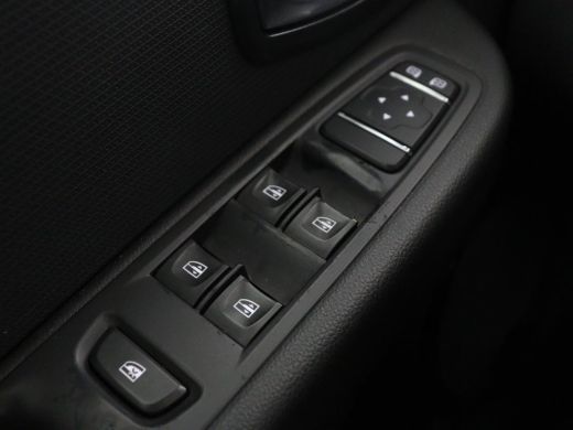 Renault Clio 0.9 TCe Limited | Cruise control | Park assist | Bluetooth | Navigatie | DAB | Getint glas | Full... ActivLease financial lease