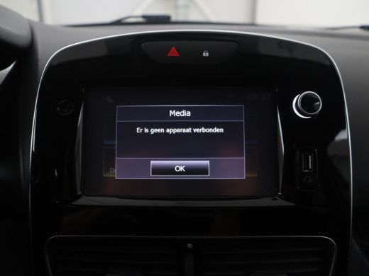 Renault Clio 0.9 TCe Limited | Cruise control | Park assist | Bluetooth | Navigatie | DAB | Getint glas | Full... ActivLease financial lease