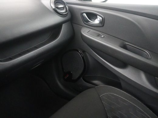 Renault Clio 0.9 TCe Limited | Cruise control | Park assist | Bluetooth | Navigatie | DAB | Getint glas | Full... ActivLease financial lease
