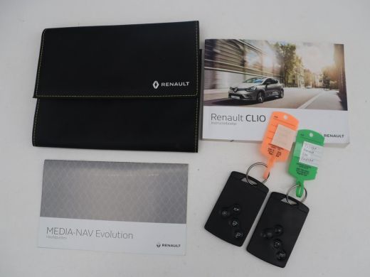 Renault Clio 0.9 TCe Limited | Cruise control | Park assist | Bluetooth | Navigatie | DAB | Getint glas | Full... ActivLease financial lease