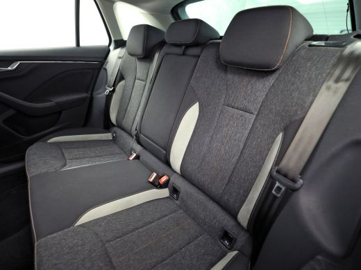 Skoda Scala 1.0 TSI Sport Automaat (VIRTUAL COCKPIT, APPLE CARPLAY, GROOT NAVI, CLIMATE, STOELVERWARMING, SPO... ActivLease financial lease
