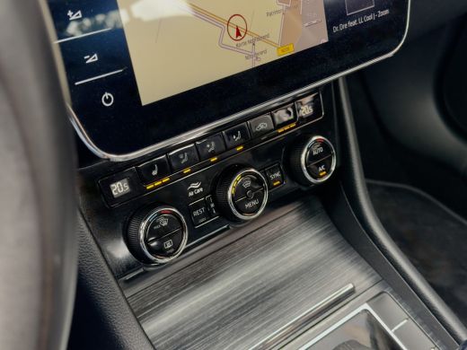Skoda Superb Combi 1.5 TSI ACT AUT7 EDITION PANODAK LEDER NAVI CAMERA DIGI-DASH APPLE-CARPLAY LED LMV PDC ActivLease financial lease