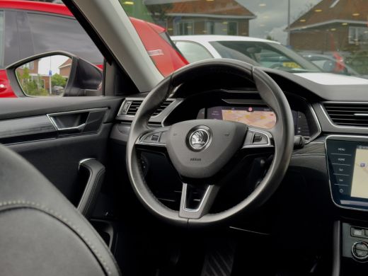 Skoda Superb Combi 1.5 TSI ACT AUT7 EDITION PANODAK LEDER NAVI CAMERA DIGI-DASH APPLE-CARPLAY LED LMV PDC ActivLease financial lease