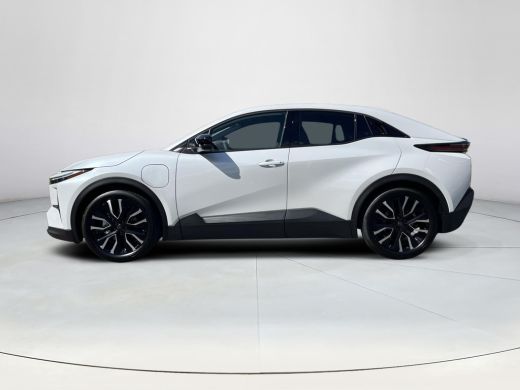 Toyota C-HR+ First Edition 77 kWh | Platinum pearl white | 20 inch LM-velgen | Nieuw uit voorraad leverbaar | ActivLease financial lease