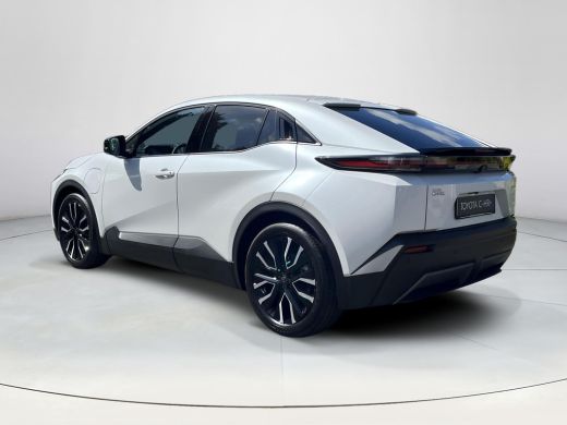 Toyota C-HR+ First Edition 77 kWh | Platinum pearl white | 20 inch LM-velgen | Nieuw uit voorraad leverbaar | ActivLease financial lease