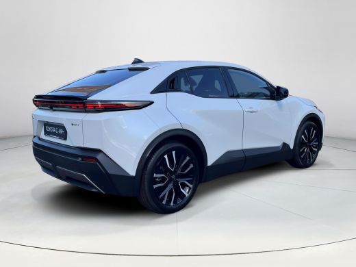 Toyota C-HR+ First Edition 77 kWh | Platinum pearl white | 20 inch LM-velgen | Nieuw uit voorraad leverbaar | ActivLease financial lease
