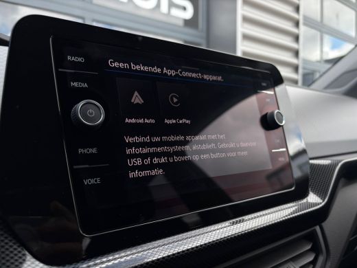 Volkswagen T-Cross Life Edition | 'App-Connect' draadloze smartphone integratie | Achterlichten LED | Afstandscontro... ActivLease financial lease