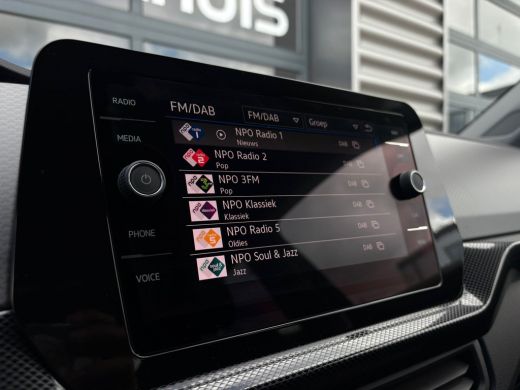 Volkswagen T-Cross Life Edition | 'App-Connect' draadloze smartphone integratie | Achterlichten LED | Afstandscontro... ActivLease financial lease