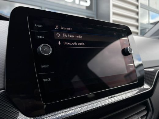 Volkswagen T-Cross Life Edition | 'App-Connect' draadloze smartphone integratie | Achterlichten LED | Afstandscontro... ActivLease financial lease