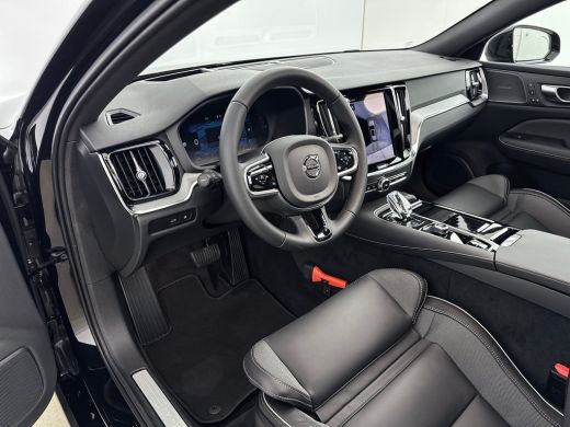Volvo  V60 T8 Recharge Plus Dark | 18" Allseason | Trekhaak | Panoramadak | Head-Up | 360 Camera | Elektr. v... ActivLease financial lease