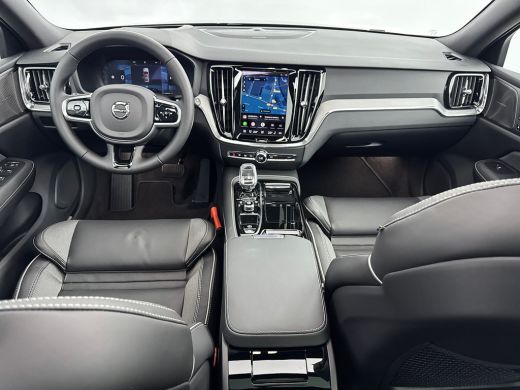 Volvo  V60 T8 Recharge Plus Dark | 18" Allseason | Trekhaak | Panoramadak | Head-Up | 360 Camera | Elektr. v... ActivLease financial lease