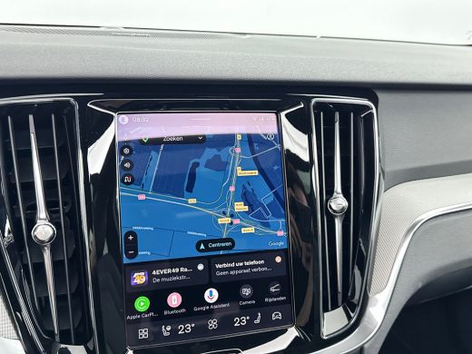 Volvo  V60 T8 Recharge Plus Dark | 18" Allseason | Trekhaak | Panoramadak | Head-Up | 360 Camera | Elektr. v... ActivLease financial lease