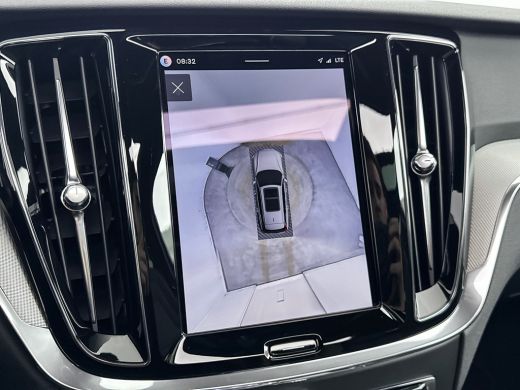 Volvo  V60 T8 Recharge Plus Dark | 18" Allseason | Trekhaak | Panoramadak | Head-Up | 360 Camera | Elektr. v... ActivLease financial lease