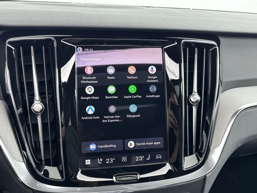 Volvo  V60 T8 Recharge Plus Dark | 18" Allseason | Trekhaak | Panoramadak | Head-Up | 360 Camera | Elektr. v... ActivLease financial lease