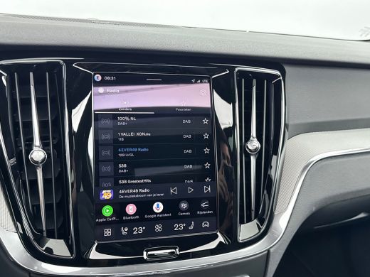 Volvo  V60 T8 Recharge Plus Dark | 18" Allseason | Trekhaak | Panoramadak | Head-Up | 360 Camera | Elektr. v... ActivLease financial lease