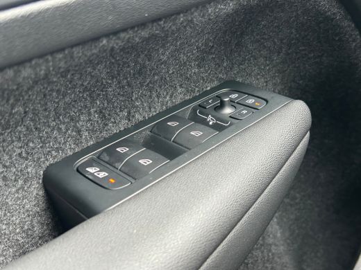 Volvo  XC40 2.0 B4 Plus Dark | Panoramadak | Harman/Kardon | Trekhaak | Camera | ActivLease financial lease